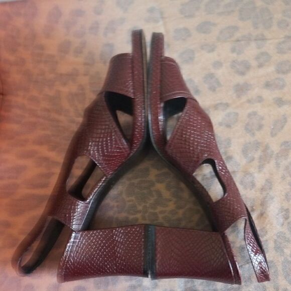 BCBG Max Azria, Burg. Vegan Snake Sandal,  sz.9M - Picture 5 of 5